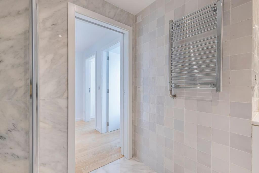 Campolide Lovely 2 Bedroom By Innkeeper Lisboa Eksteriør billede