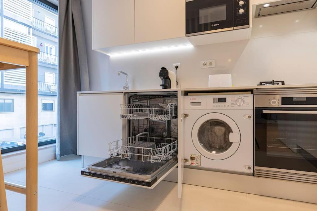 Campolide Lovely 2 Bedroom By Innkeeper Lisboa Eksteriør billede